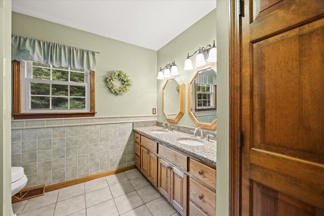 195 Colonial Dr, Somerset, MA 02726