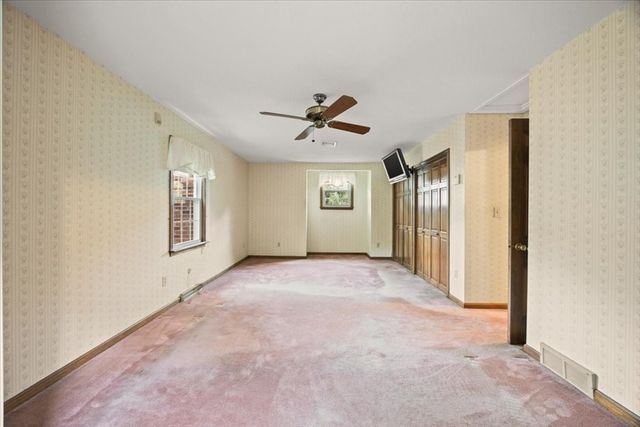 195 Colonial Dr, Somerset, MA 02726