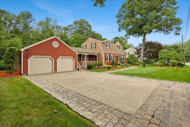 195 Colonial Dr, Somerset, MA 02726