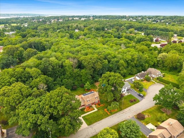 195 Colonial Dr, Somerset, MA 02726
