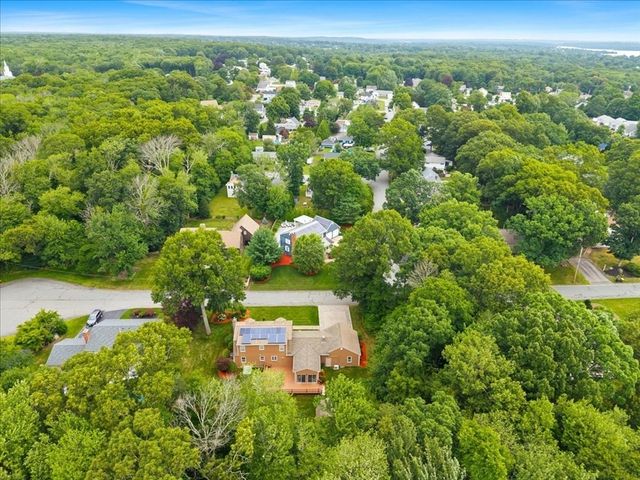 195 Colonial Dr, Somerset, MA 02726
