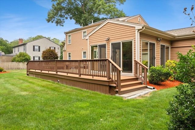 195 Colonial Dr, Somerset, MA 02726