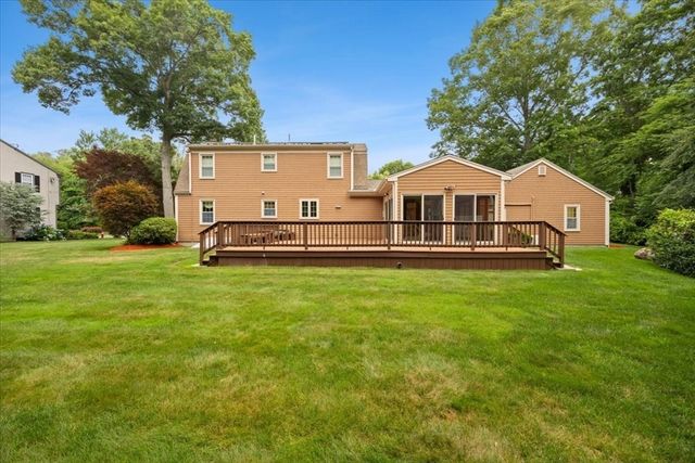 195 Colonial Dr, Somerset, MA 02726