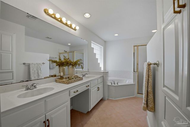 1522 Oak Shore Dr, Gulf Breeze, FL 32563