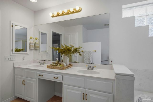 1522 Oak Shore Dr, Gulf Breeze, FL 32563