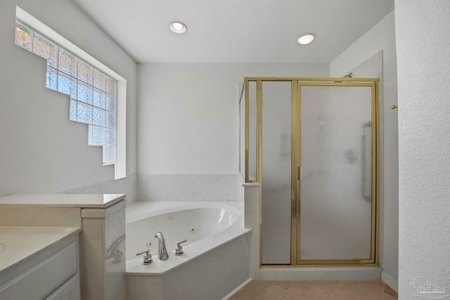 1522 Oak Shore Dr, Gulf Breeze, FL 32563