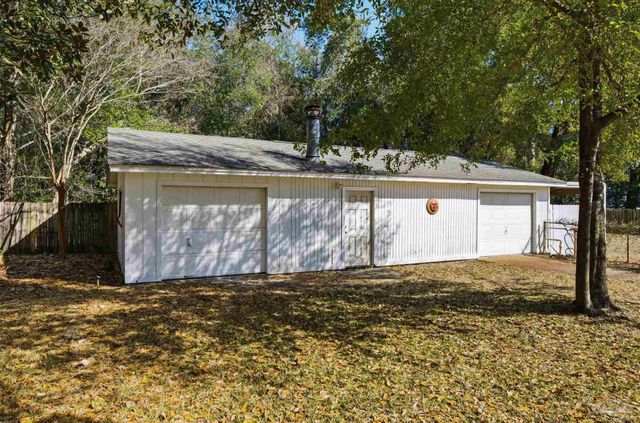 1522 Oak Shore Dr, Gulf Breeze, FL 32563