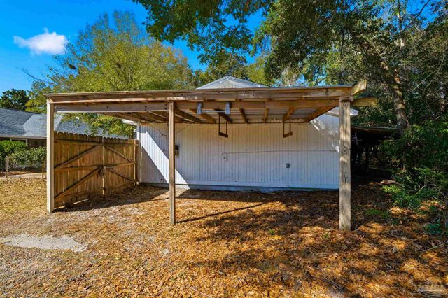 1522 Oak Shore Dr, Gulf Breeze, FL 32563