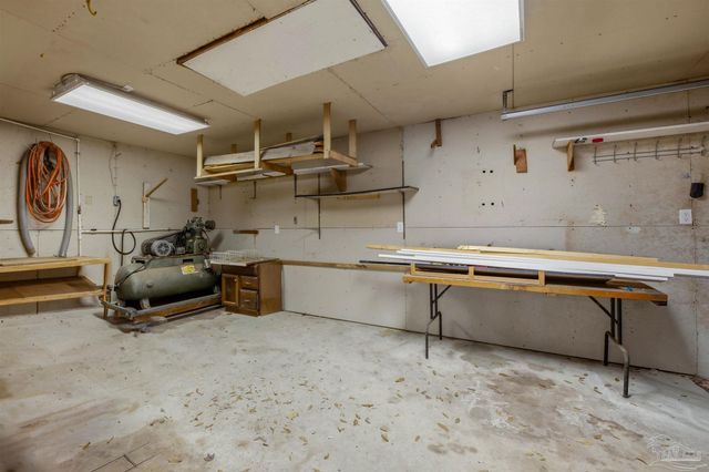 1522 Oak Shore Dr, Gulf Breeze, FL 32563