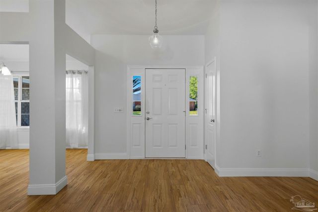 1522 Oak Shore Dr, Gulf Breeze, FL 32563