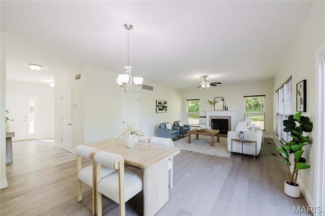 1599 Laurel Bluffs Drive, St Louis, MO 63042