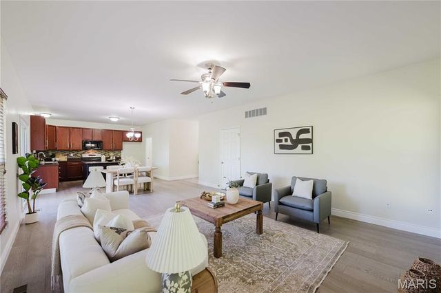 1599 Laurel Bluffs Drive, St Louis, MO 63042