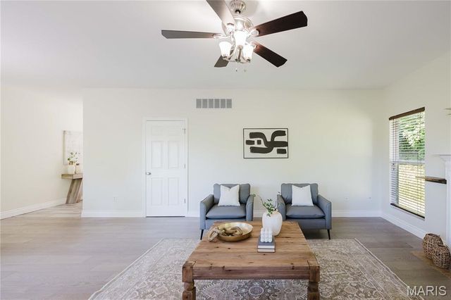 1599 Laurel Bluffs Drive, St Louis, MO 63042