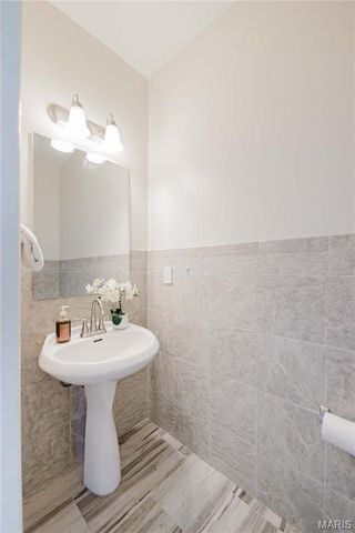 1599 Laurel Bluffs Drive, St Louis, MO 63042