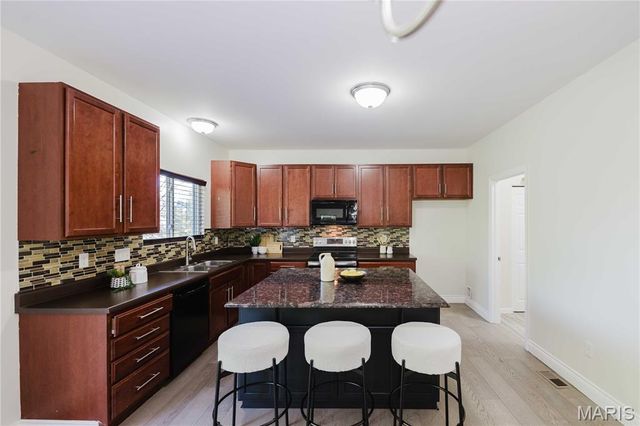 1599 Laurel Bluffs Drive, St Louis, MO 63042