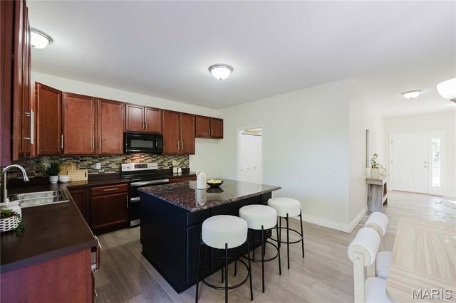 1599 Laurel Bluffs Drive, St Louis, MO 63042