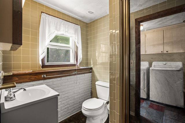 1372 Pleasant St, Brockton, MA 02301