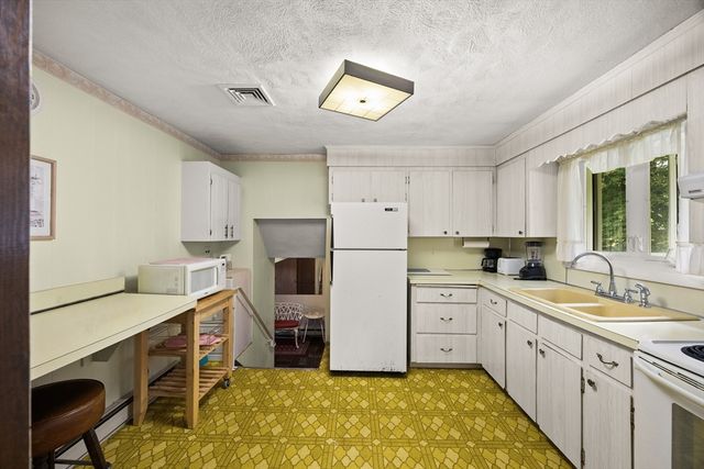 1372 Pleasant St, Brockton, MA 02301