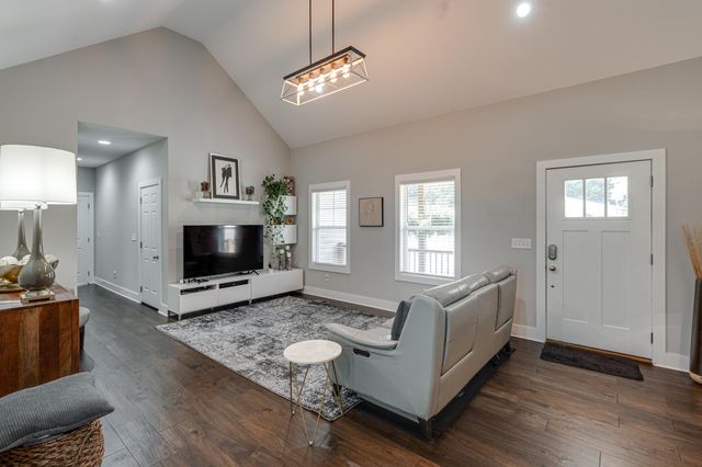 9443 Harris Street, Soddy Daisy, TN 37379