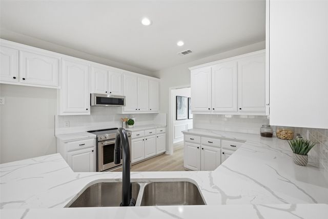 2105 W Crawford Street, Denison, TX 75020