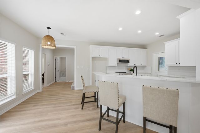 2105 W Crawford Street, Denison, TX 75020