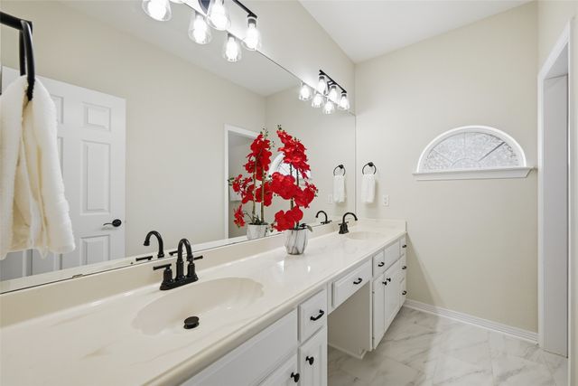 2105 W Crawford Street, Denison, TX 75020