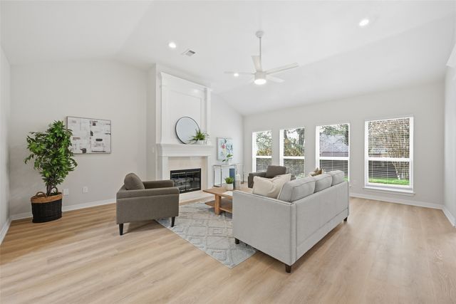 2105 W Crawford Street, Denison, TX 75020