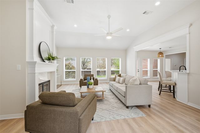 2105 W Crawford Street, Denison, TX 75020