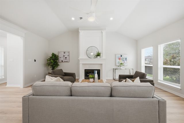 2105 W Crawford Street, Denison, TX 75020