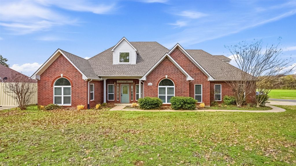 2105 W Crawford Street, Denison, TX 75020