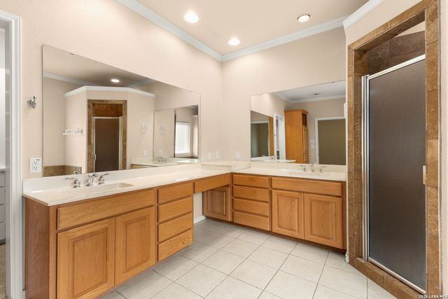 809 Saint James, Seguin, TX 78155