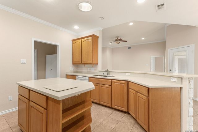 809 Saint James, Seguin, TX 78155