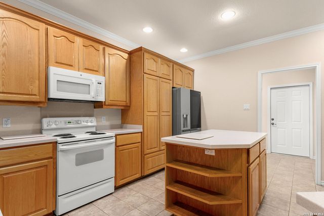 809 Saint James, Seguin, TX 78155