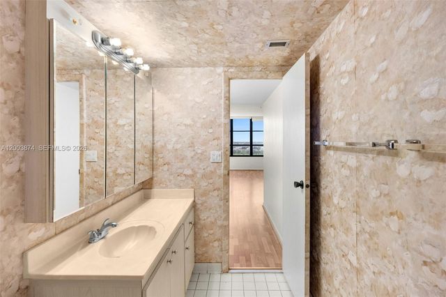 600 Three Islands Blvd 1707, Hallandale Beach, FL 33009