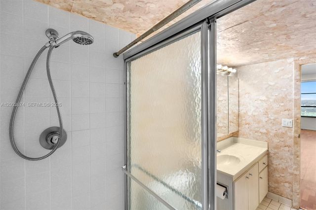 600 Three Islands Blvd 1707, Hallandale Beach, FL 33009