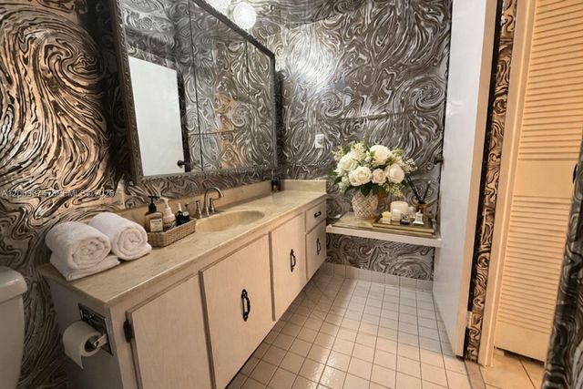 600 Three Islands Blvd 1707, Hallandale Beach, FL 33009