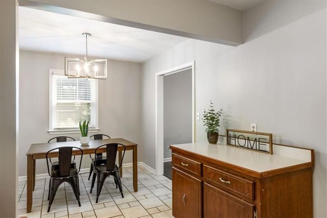 6739 NW Hilldale Drive, Kansas City, MO 64151