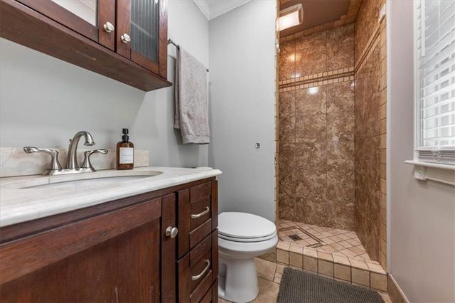 6739 NW Hilldale Drive, Kansas City, MO 64151