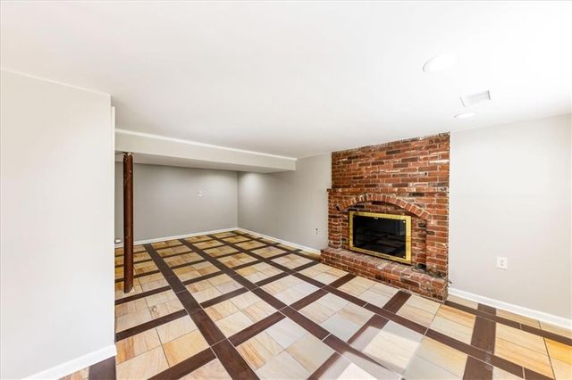 6739 NW Hilldale Drive, Kansas City, MO 64151