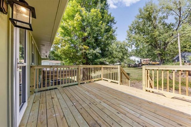 6739 NW Hilldale Drive, Kansas City, MO 64151