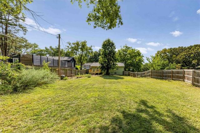 6739 NW Hilldale Drive, Kansas City, MO 64151