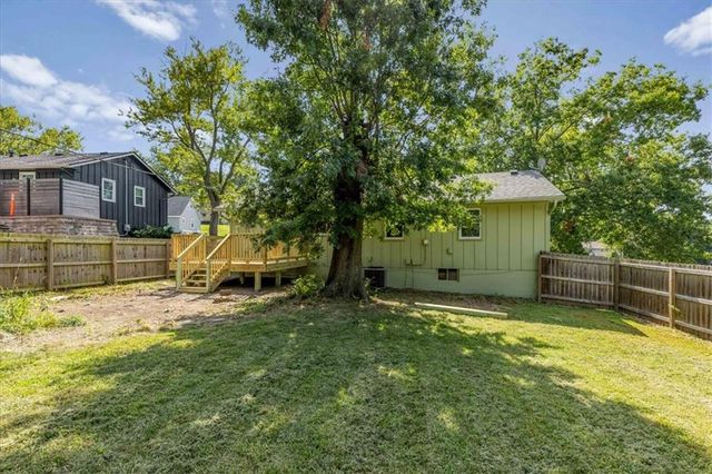 6739 NW Hilldale Drive, Kansas City, MO 64151
