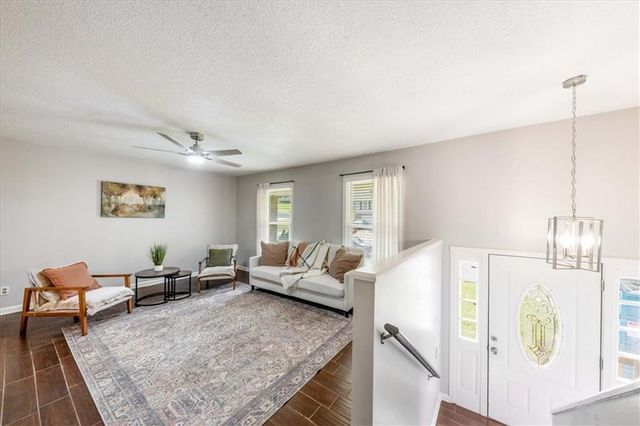 6739 NW Hilldale Drive, Kansas City, MO 64151