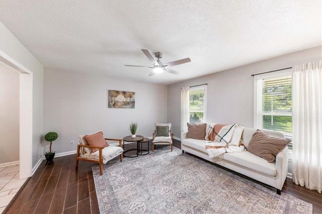 6739 NW Hilldale Drive, Kansas City, MO 64151