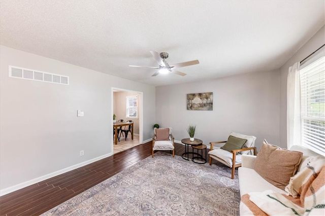 6739 NW Hilldale Drive, Kansas City, MO 64151