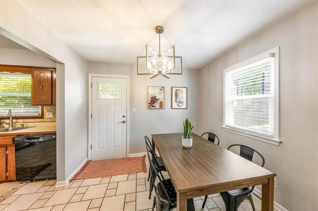 6739 NW Hilldale Drive, Kansas City, MO 64151