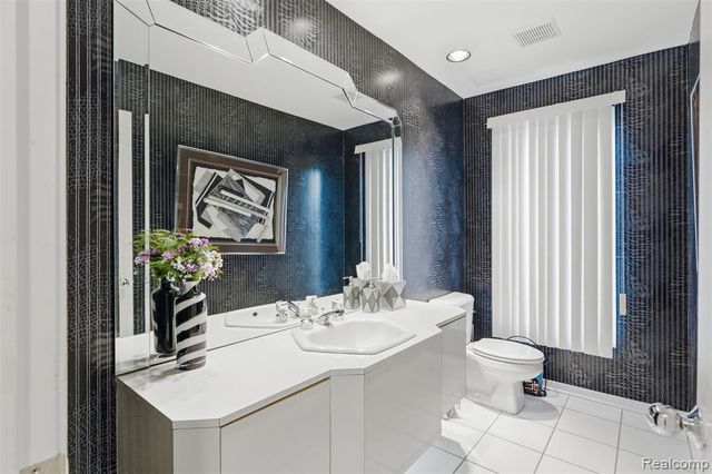 39044 Wilton Court, Farmington Hills, MI 48331