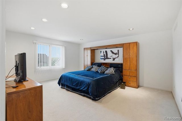 39044 Wilton Court, Farmington Hills, MI 48331