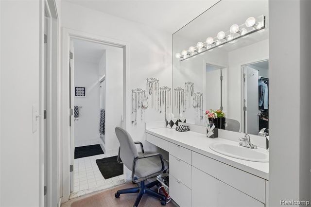 39044 Wilton Court, Farmington Hills, MI 48331