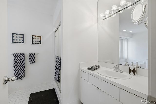 39044 Wilton Court, Farmington Hills, MI 48331